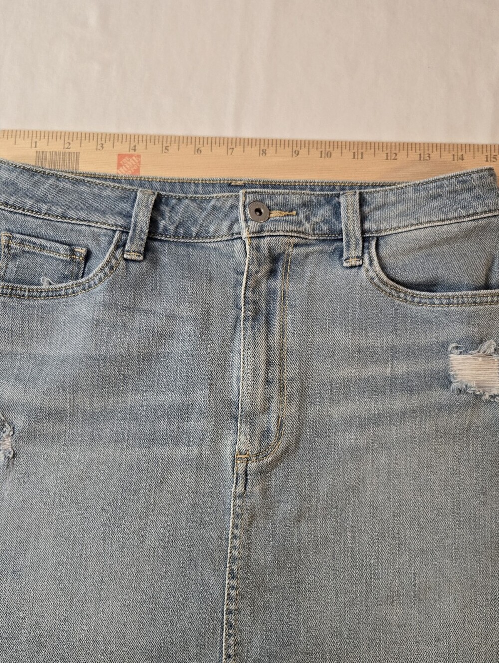 Arizona Jean Co Light Wash Distressed Denim Mini Skirt Size 9 - Picture 2 of 5